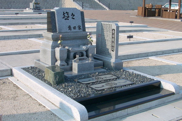 広島のデザイン墓石建墓実績No.1/コスモ石材が設計施工を行ったデザイン墓石・洋型墓石の写真集です。